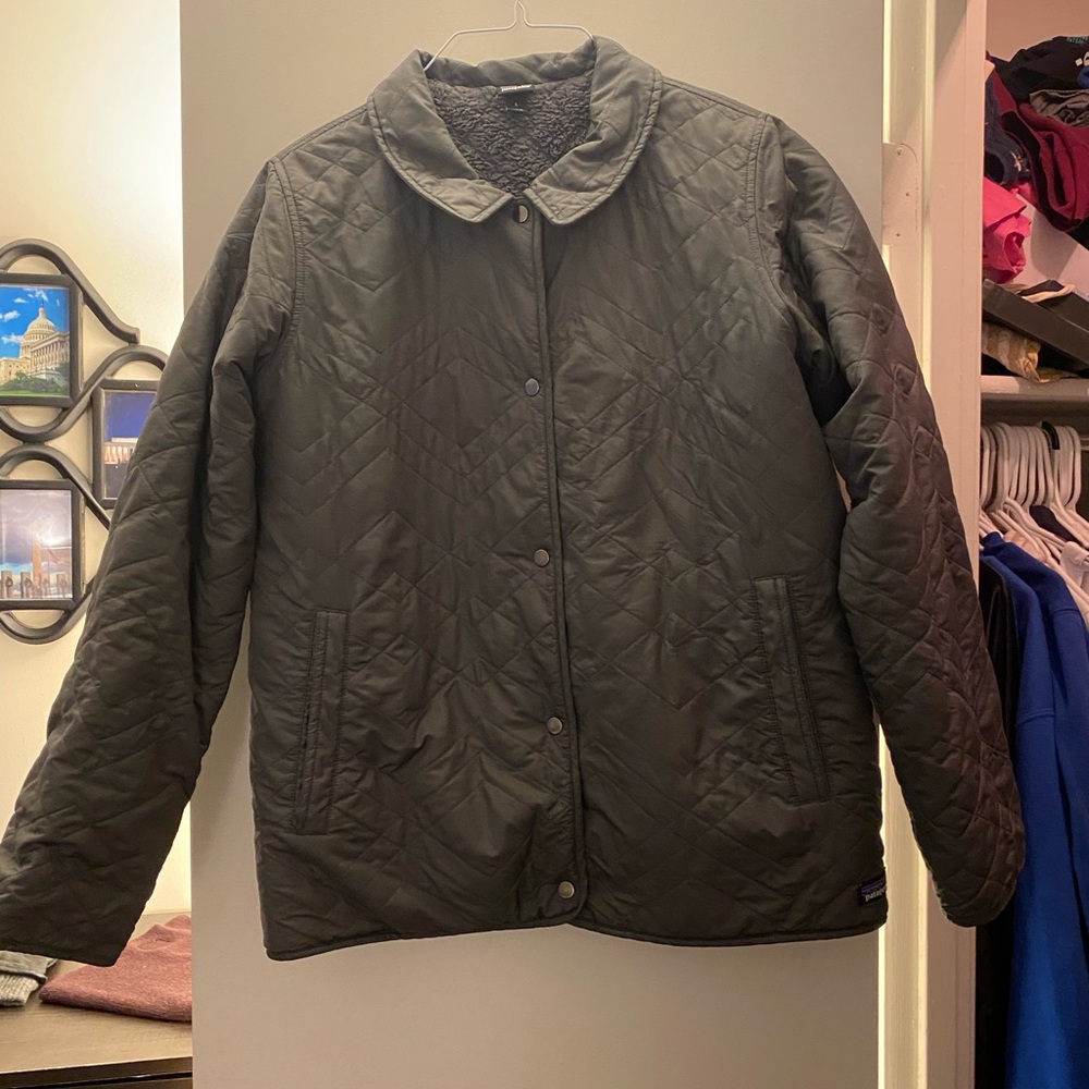 Quilted Patagonia Jacket! Button down style, waist length.
